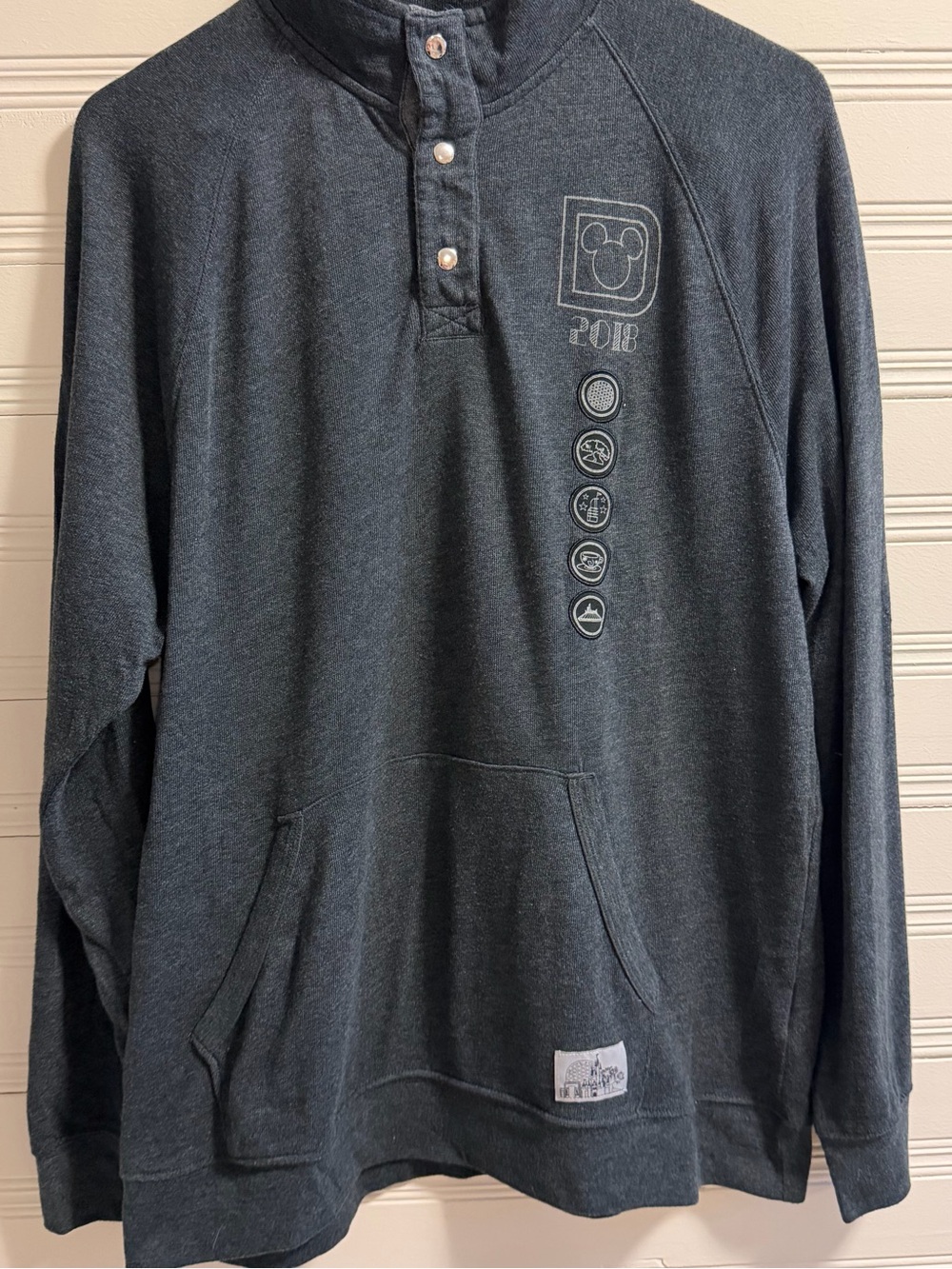 Disney Parks 2018 Mickey Henley Sweatshirt Mens Large Grey